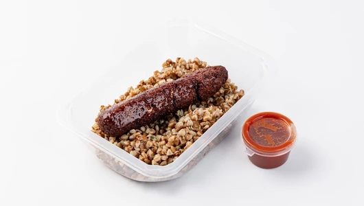 Немясной люля-кебаб с&nbsp;гречкой и&nbsp;томатным соусом