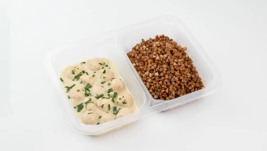 Фрикадельки в&nbsp;сливочно-перечном соусе с&nbsp;гречкой