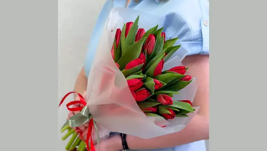 Букет 25 красных тюльпанов FMART by flowwow