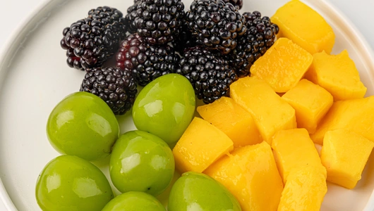 Фруктовый микс (виноград, манго, ежевика), 250 г