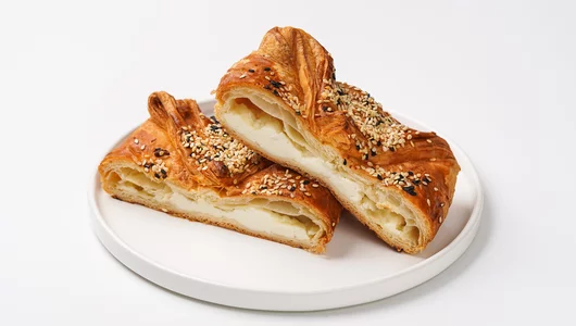 Слойка с адыгейским сыром