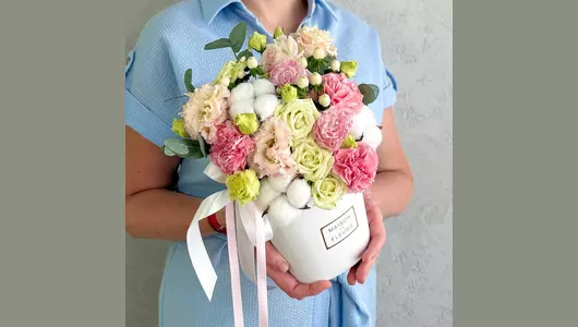 Цветы в&nbsp;коробке «Ванильный коктейль» FMART by flowwow