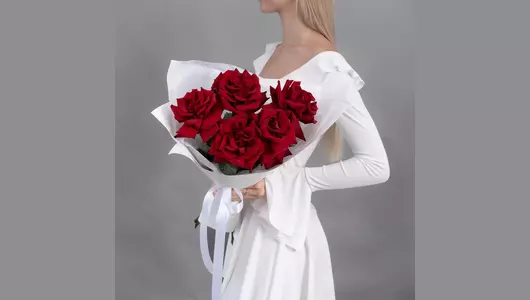 Букет из&nbsp;5 бордовых, французских роз FMART by flowwow