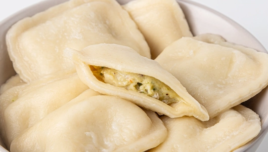 Равиоли с&nbsp;креветками, осьминогом и&nbsp;соусом песто