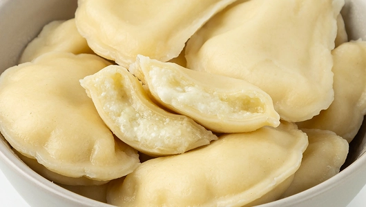 Вареники с творогом, грушей и горгонзолой