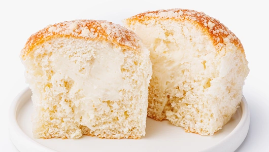 Булочка "Бриошь" с заварным кремом Булочка "Бриошь" с заварным кремом