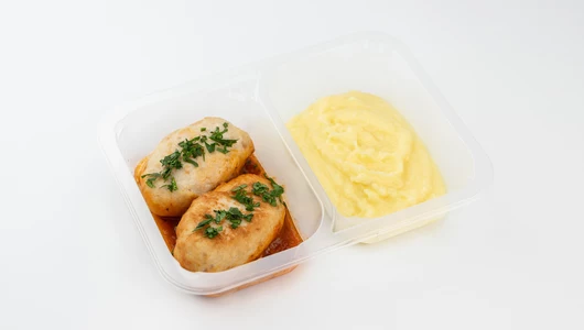 Бабушкины котлеты в&nbsp;томатном соусе с&nbsp;картофельным пюре