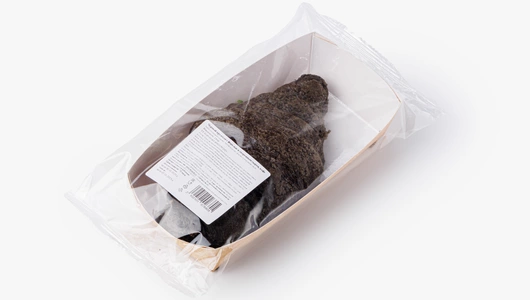 Черный круассан с форелью и творожным сыром, кафе