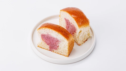 Булочка "Бриошь" с вишневым кремом Булочка "Бриошь" с вишневым кремом