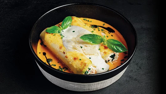 Каннеллони краб-креветки с соусом биск «Дары Камчатки»