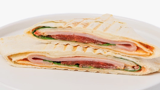 Тортилья с&nbsp;ветчиной и&nbsp;сыром, кафе