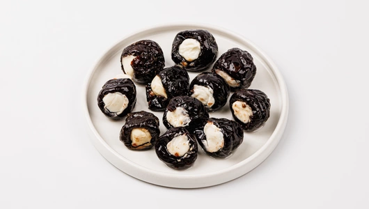 Дольче пасти чернослив с мягким сыром 260 г Дольче пасти чернослив с мягким сыром 260 г