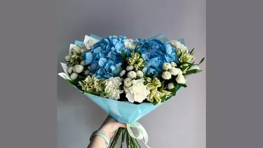 Букет с&nbsp;гортензией и&nbsp;альстромерией #108 FMART by flowwow