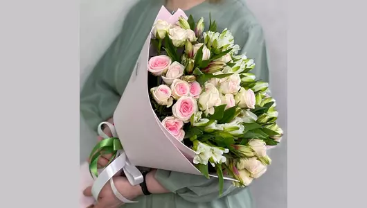 Букет Альстромерии с&nbsp;кустовой розой FMART by flowwow
