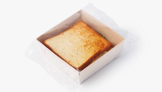 Сэндвич "Крок Месье" с&nbsp;мортаделлой и&nbsp;чеддером, кафе