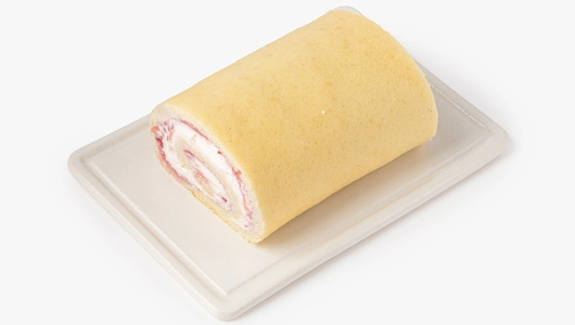 Рулет бисквитный с&nbsp;красной смородиной и&nbsp;маскарпоне