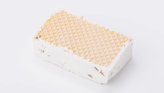 Пломбир ванильный с изюмом брикет на вафлях