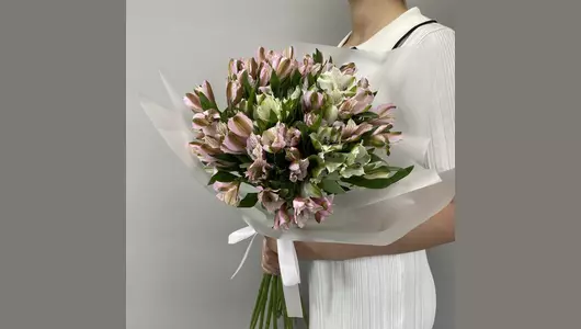 Букет из&nbsp;стойких альстромерий FMART by flowwow