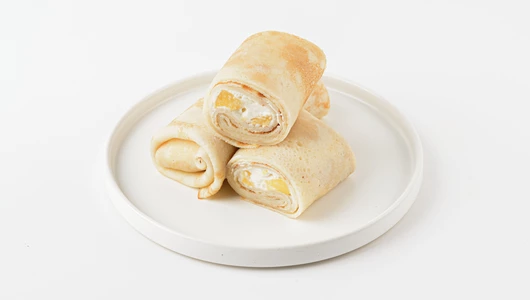 Блины с персиком и сливочным сыром