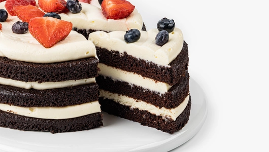 Торт "Бернау" со свежими ягодами и творожным сыром