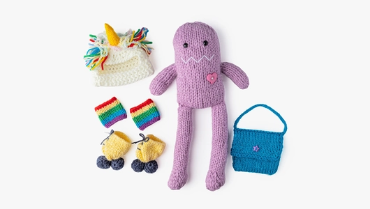 Вязаная игрушка ручной работы "Чудик в&nbsp;роликах"