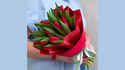 Букет 15 красных тюльпанов FMART by flowwow