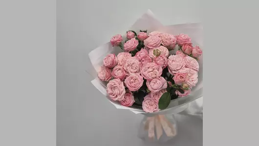 Букет кустовых роз "Мадам" FMART by flowwow