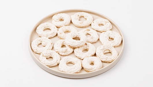 Безе "Ореховые колечки" с грецким орехом