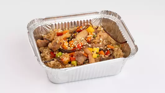 Жареный рис с курицей