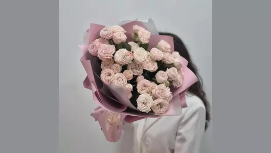 Нежный букет из&nbsp;кремовых кустовых роз "Любимой" FMART by flowwow