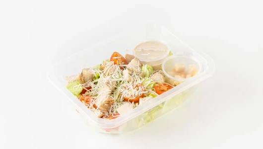 Салат Цезарь с куриной грудкой гриль