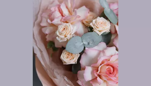 Невероятно нежный букет с&nbsp;французскими и&nbsp;кустовыми розами FMART by flowwow