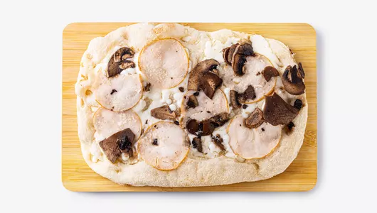 Пицца римская с куриной ветчиной и грибами, зам. Пицца римская с куриной ветчиной и грибами, зам.