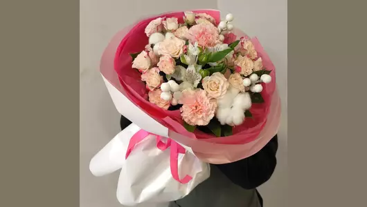 Букет с&nbsp;кустовой розой и&nbsp;хлопком FMART by flowwow