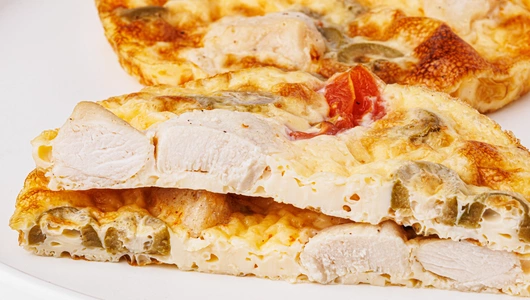 Омлет с куриным филе и оливками Омлет с куриным филе и оливками