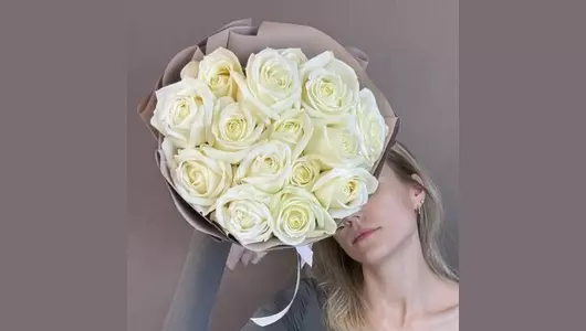 Белые розы (15шт) FMART by flowwow