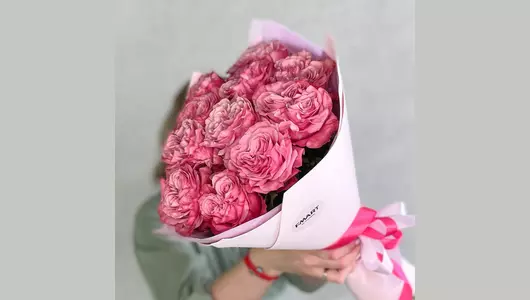 Букет 11 розовых пионовидных роз FMART by flowwow