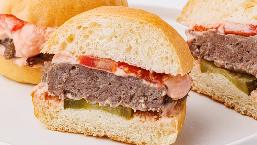 Мини-бургеры с котлетой из говядины Мини-бургеры с котлетой из говядины