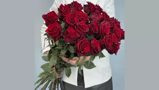 Букет из&nbsp;высоких красных роз Эквадор FMART by flowwow