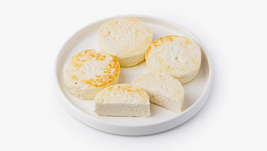 Сырники на&nbsp;рисовой муке с&nbsp;сиропом топинамбура, зам.