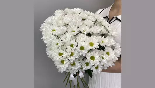 Букет из&nbsp;белой кустовой хризантемы под&nbsp;ленту FMART by flowwow