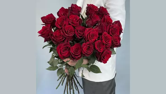 Букет из&nbsp;высоких красных роз Эквадор FMART by flowwow