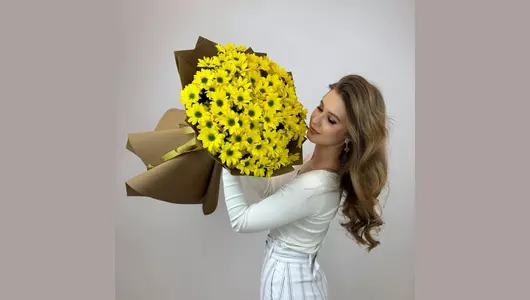 Стильный букет из&nbsp;15 хризантем «Магия золота»