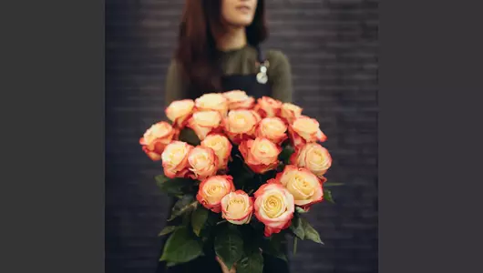 Букет из&nbsp;19 роз Кабарет (70см)