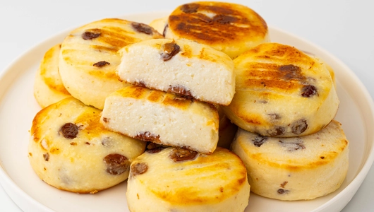 Сырники с изюмом на рисовой муке запеченные, зам.