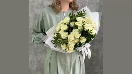 Букет Белые кустовые розы FMART by flowwow