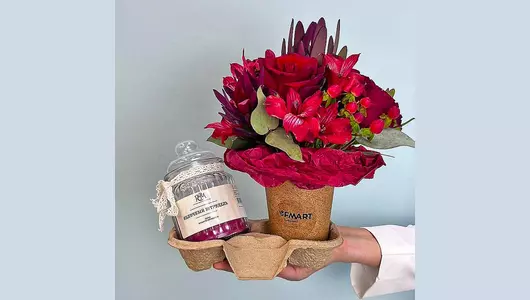 Сет стаканчик с&nbsp;красной розой и&nbsp;свечой в&nbsp;банке N70140FMART by flowwow