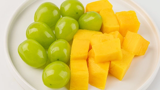 Фруктовый микс (виноград, манго), 240 г