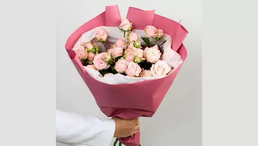 Букет "Элегантное признание" из&nbsp;9 кустовых роз FMART by flowwow