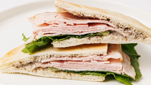 Пита с окороком "Котто" и трюфельным соусом